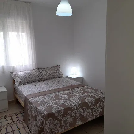 Beau Et Propre Appartement De Famille Dans Un Immeuble Calme Et Familiale A Bab Sebta فنيدك المظهر الخارجي الصورة