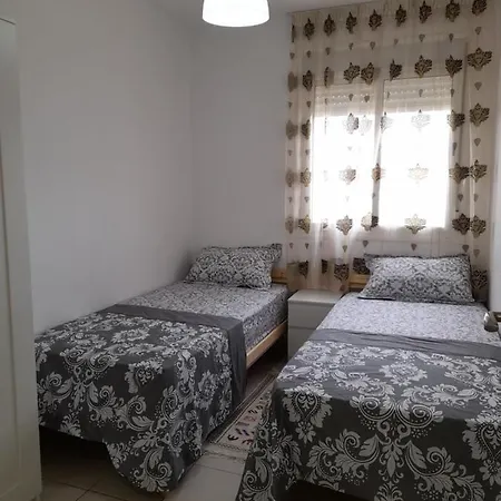 Beau Et Propre Appartement De Famille Dans Un Immeuble Calme Et Familiale A Bab Sebta فنيدك المظهر الخارجي الصورة