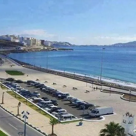 Beau Et Propre Appartement De Famille Dans Un Immeuble Calme Et Familiale A Bab Sebta فنيدك المظهر الخارجي الصورة